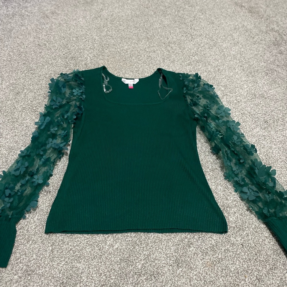 No boundaries green floral tee